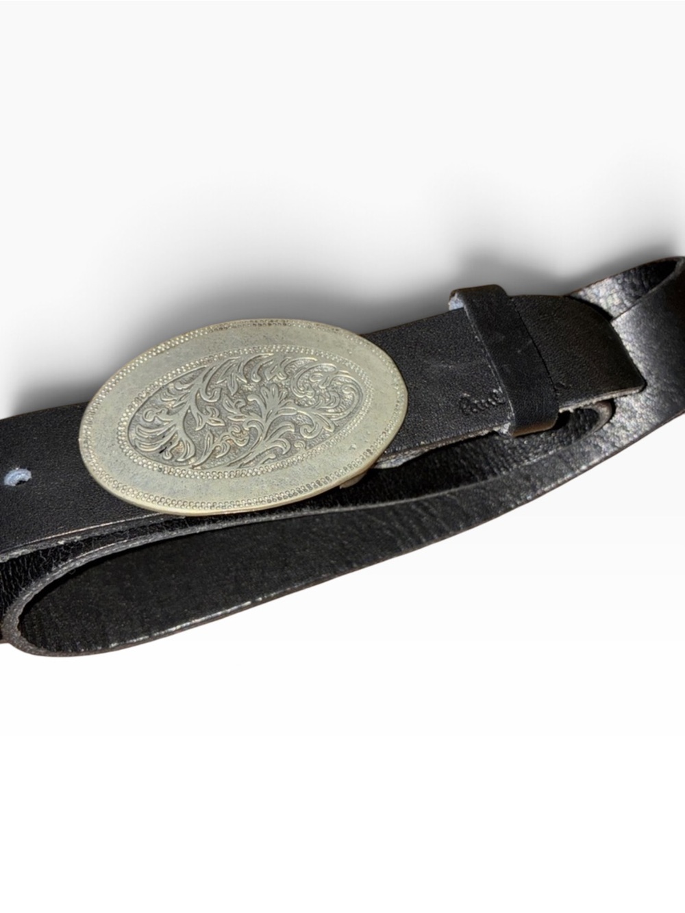 Paul Smith Vinblack leather belt. Signed Oval Floral silver buckle. England Sz41